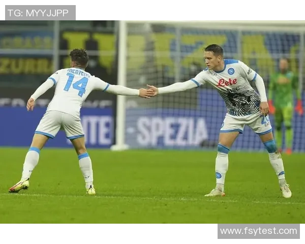 圣西罗的“推土机”青春：米兰旧照回顾佩塔尼亚红黑岁月